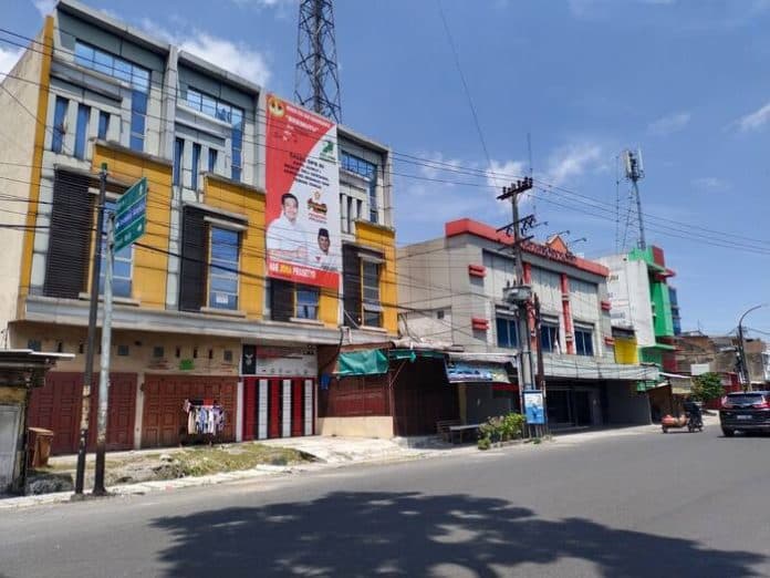 masa_kampanye_belum_dimulai_baliho_dan_poster_bacaleg_sudah_bermunculan_di_medan