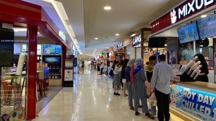 masa_pengosongan_mall_center_point_medan_masih_beraktivitas_seperti_biasa