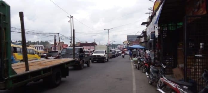 masih_suasana_libur_tahun_baru_jalinsum_siborongborong_dipadati_kendaraan