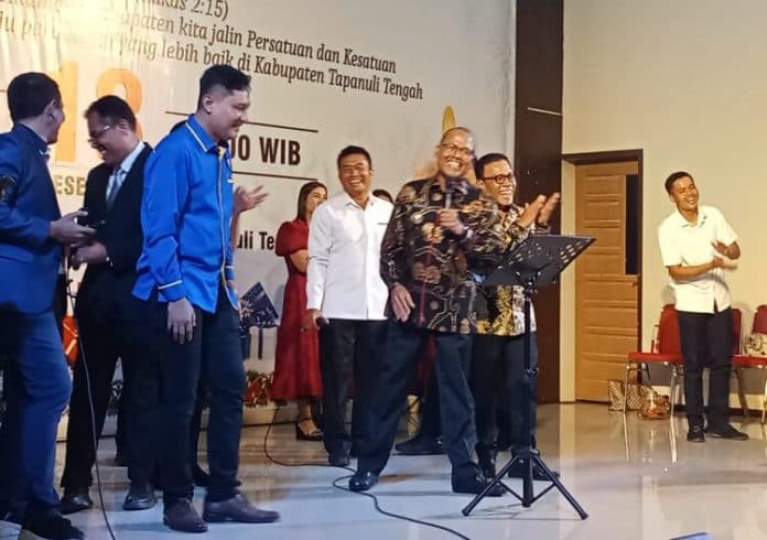 masinton_akan_jadikan_tapteng_jalur_perdagangan_dan_pengembangan_pariwisata