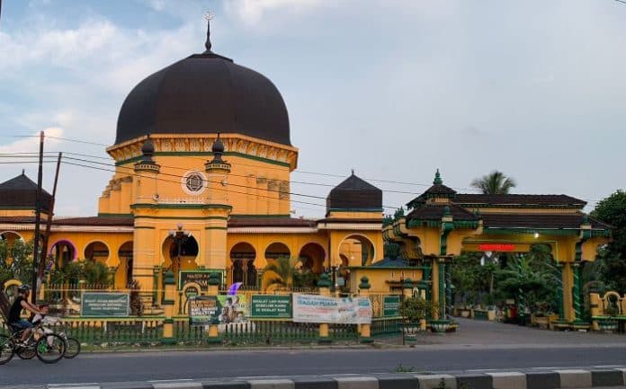 masjid_al_osmani_masjid_tertua_dan_bersejarah_di_kota_medan