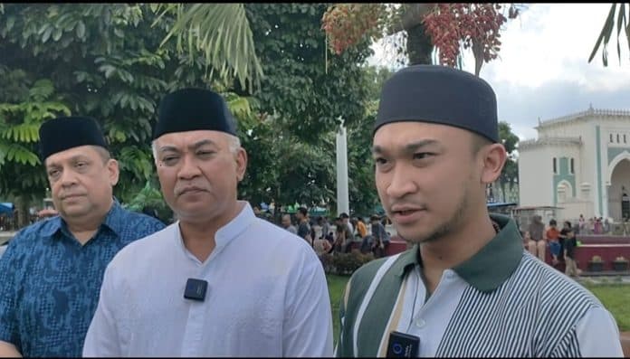 masjid_raya_medan_bagikan_900_paket_daging_kurban_ke_masyarakat_kurang_mampu