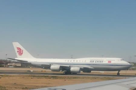 maskapai_china_hentikan_penerbangan_dari_37_negara