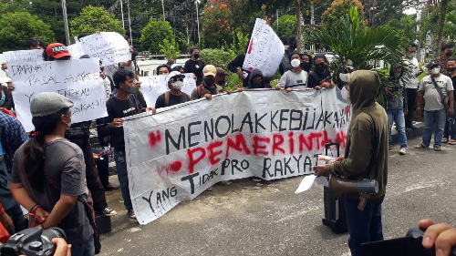 massa_gerilyawan_siantar_tolak_kebijakan_yang_tidak_pro_rakyat