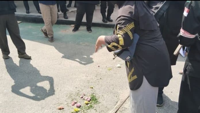 massa_tabur_bunga_di_polres_dan_pn_tebing_tinggi_ini_pemicunya