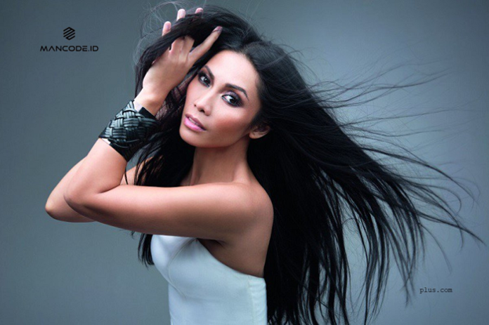 masuk_peringkat_100_artis_favorit_prancis_anggun_merasa_tersanjung