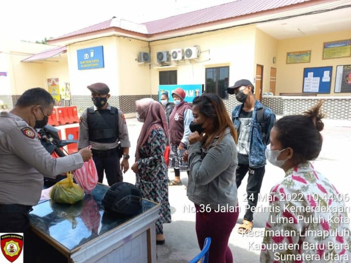 masuk_polres_batu_bara_barang_bawaan_wajib_diperiksa