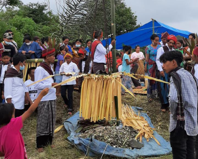 masyarakat_adat_sihaporas_gelar_ritual_doa_tolak_covid_19