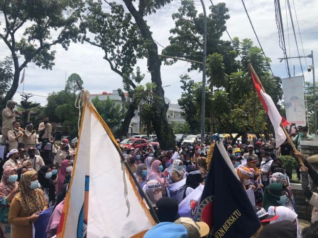 masyarakat_belawan_unjuk_rasa_desak_restorasi_hutan_mangrove_atasi_banjir_rob