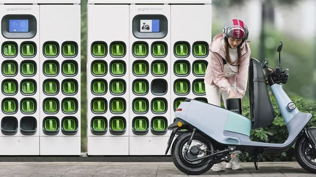 masyarakat_bisa_beli_motor_listrik_pakai_satu_nik_dengan_subsidi_rp7_juta