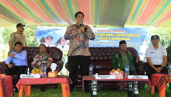 masyarakat_desa_hasinggan_minta_bupati_samosir_perbaiki_infrastruktur
