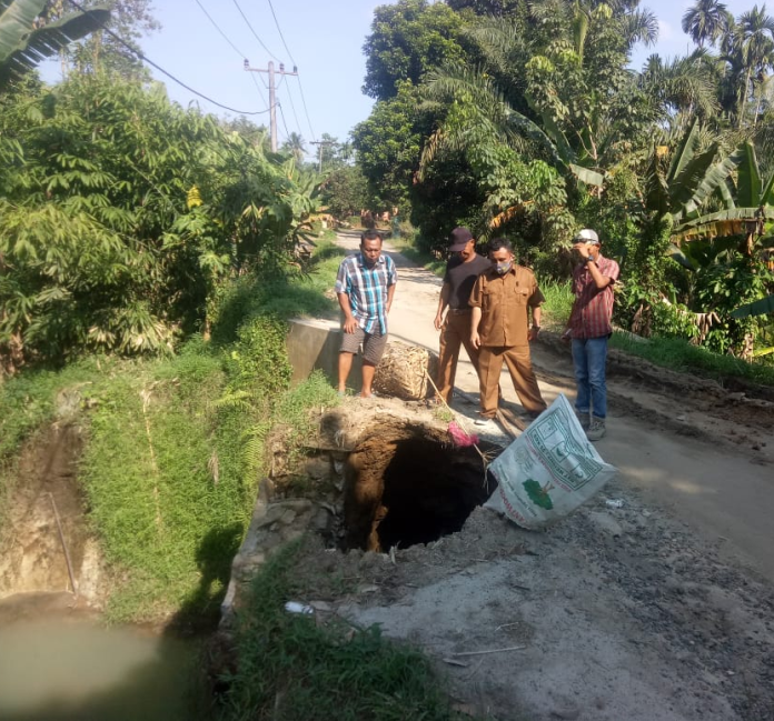 masyarakat_dolok_merawan_minta_jembatan_longsor_segera_diperbaiki_pemkab_sergai