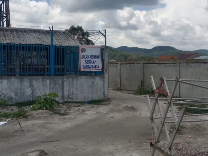 masyarakat_pertanyakan_kapan_jalan_alternatif_menuju_sekolah_santa_maria_difungsikan
