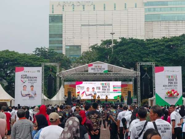 masyarakat_sumut_antusias_ikuti_fun_walk_road_to_pon_xxi_2024