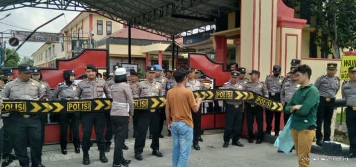 mau_demo_judi_mahasiswa_dipukuli_saat_menuju_polresta_deli_serdang