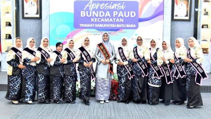 maya_berperan_sebagai_fasilitator_dan_motivator_bunda_paud_berhak_atas_penghargaan