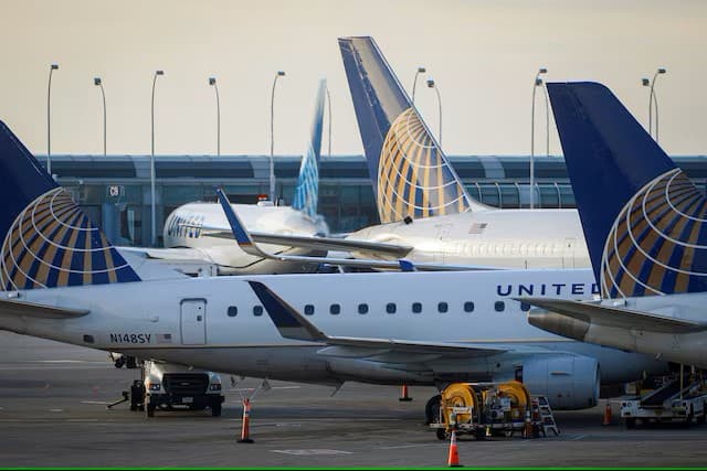 mayat_ditemukan_di_ruang_roda_pesawat_united_airlines