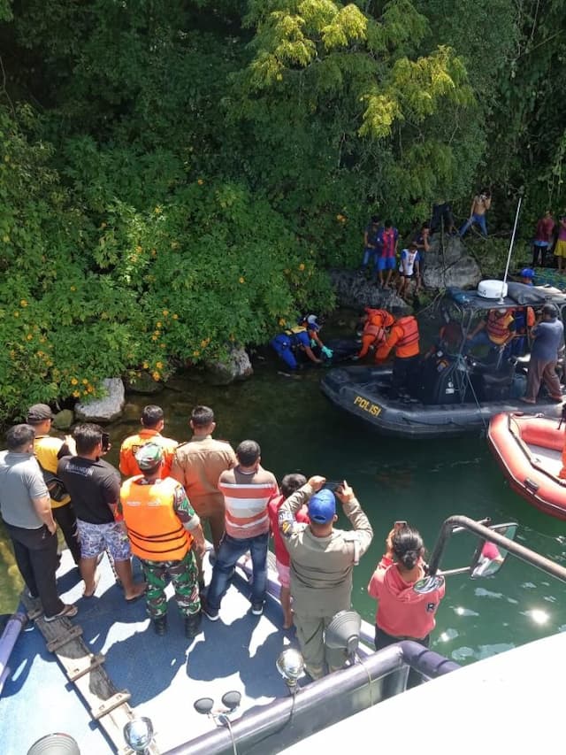 mayat_perempuan_mengambang_di_danau_toba