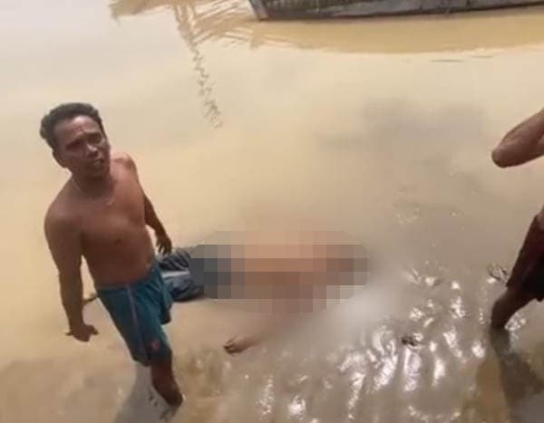 mayat_pria_ditemukan_mengambang_di_sungai_deli_jalan_young_panah_hijau