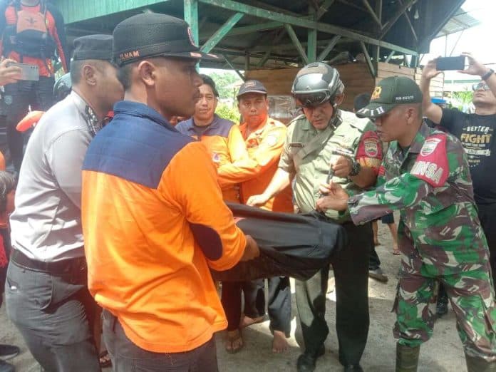 mayat_pria_lansia_ditemukan_warga_terapung_di_sungai_batang_toru_tapsel