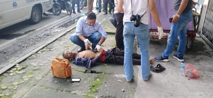 mayat_tanpa_identitas_tergeletak_di_trotoar_jalan_di_medan