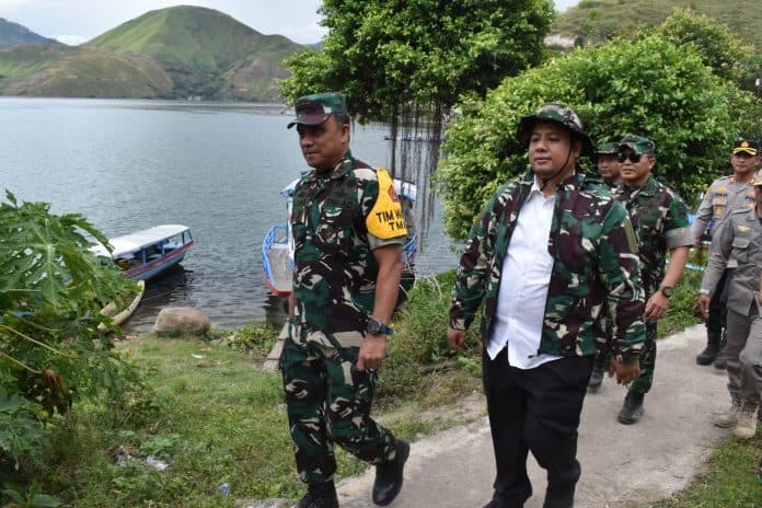 mayjen_ilyas_alamsyah_kunjungi_desa_terpencil_hasinggaan_samosir_lokasi_tmmd