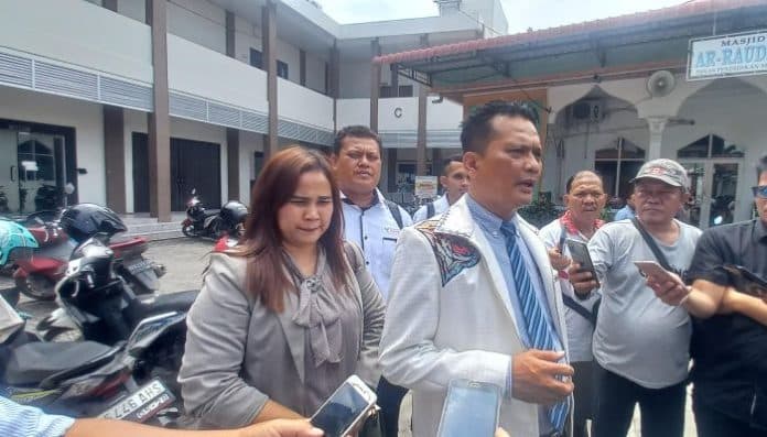 mediasi_pemecatan_sepihak_siswa_yayasan_sa_di_disdik_medan_gagal