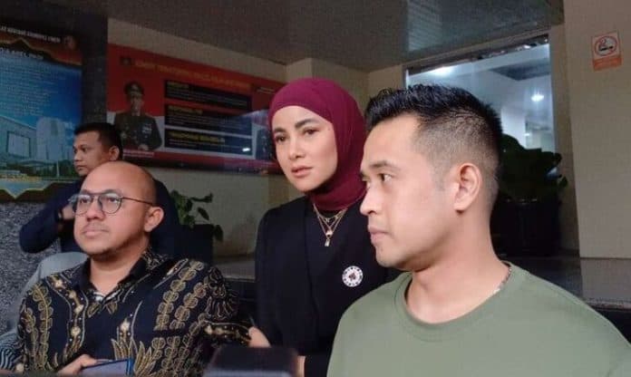 medsosnya_diserang_buzzer_olla_ramlan_datangi_polda_metro_jaya