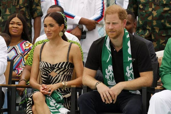 meghan_markle_kenakan_baju_seharga_rp45_juta_saat_lawatan_ke_nigeria
