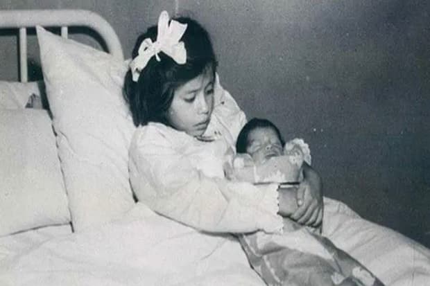 melahirkan_di_usia_5_tahun_medina_ibu_termuda_di_dunia