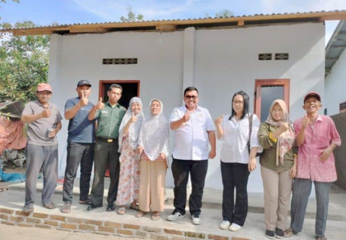 melalui_gotong_royong_gubuk_seorang_nenek_di_simalungun_dibangun_dermawan