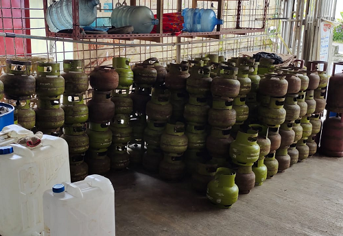 melebihi_het_harga_gas_subsidi_3_kg_di_dairi_rp25_ribu_per_tabung