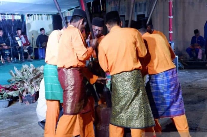 melestarikan_budaya_lokal_dengan_panggung_panggung_di_desa