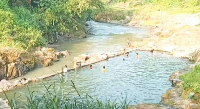 melihat_wisata_sihobok_hobok_pemandian_alami_di_desa_batangio
