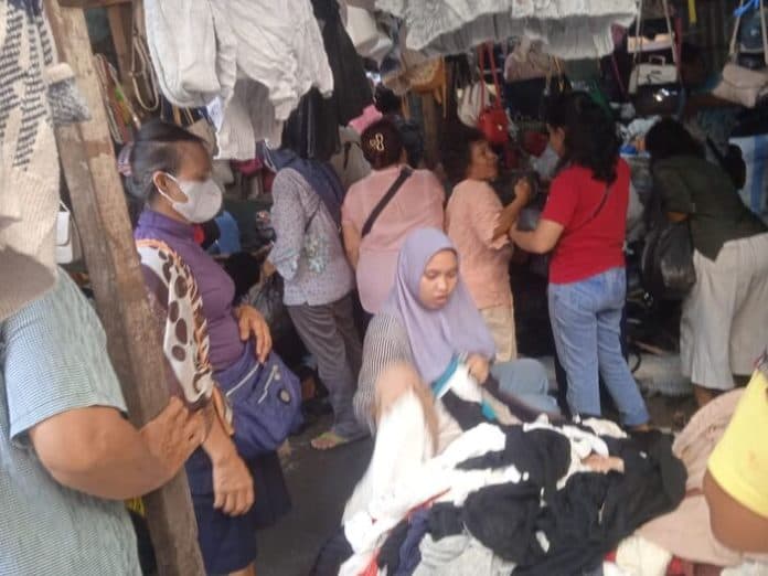 melirik_pajak_sambu_di_kota_medan_yang_tak_pernah_sepi_pakaian_monza_diobral_murah_meriah