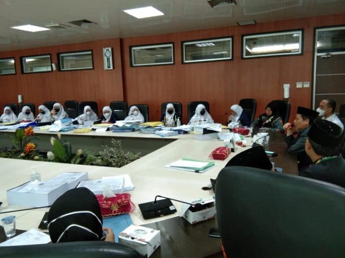 memahami_sistem_demokrasi_siswa_annizam_beraudiensi_ke_dprd_medan