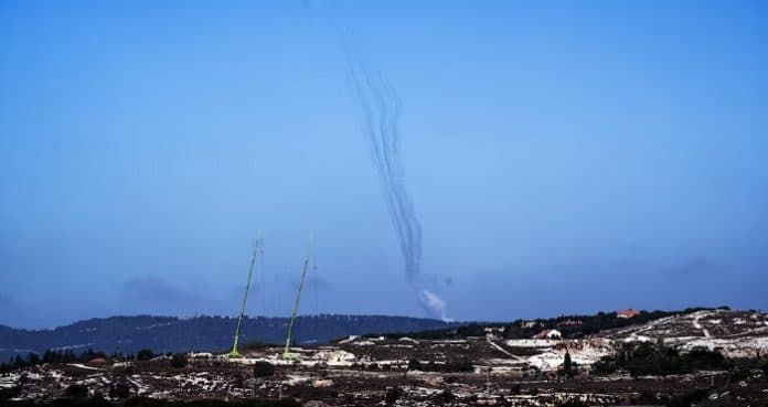 memanas_militan_hizbullah_targetkan_tentara_israel_di_perbatasan_lebanon
