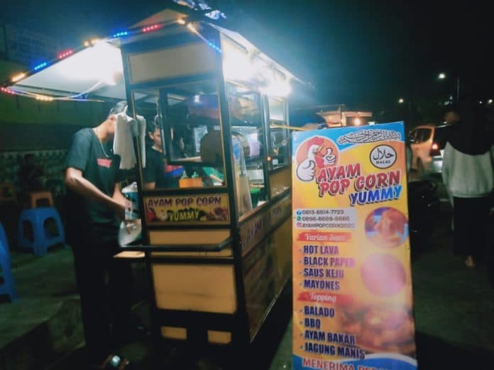 membelah_malam_menikmati_kuliner_murah_di_emperan_kartini_siantar