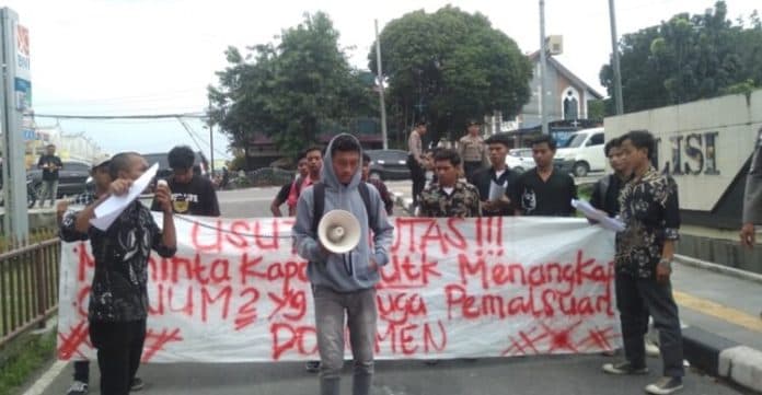 meminta_kembalikan_tanah_anak_yatim_di_sergai_mahasiswa_geruduk_polda_sumut