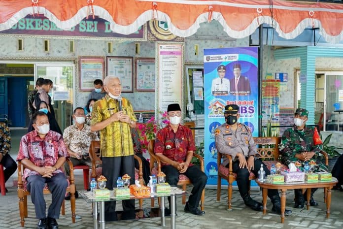 memperingati_harganas_ke_xxviii_bupati_tinjau_pelayanan_kb_serentak_sejuta_akseptor