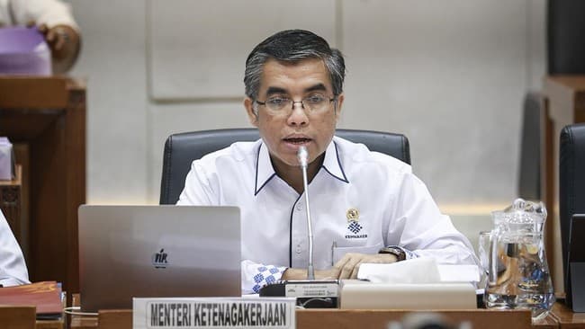 menaker_pastikan_ump_2025_naik_pemerintah_perhatikan_dunia_usaha