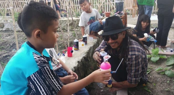 mencegah_sampah_jadi_sampah_jabusihol_didik_anak_anak_kelola_sampah
