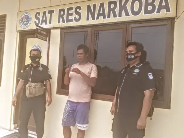 mencoba_lari_bandar_narkoba_terpaksa_ditembak_di_batu_bara