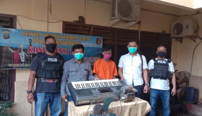 mencoba_melawan_pelaku_pencurian_di_gereja_diterjang_peluru