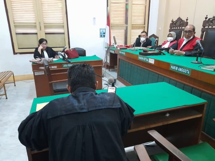 mencuri_di_proyek_rsud_medan_labuhan_dua_oknum_honorer_satpol_pp_dituntut_25_tahun_penjara
