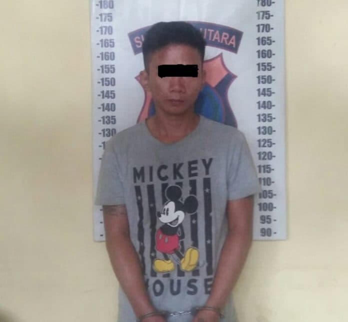 mencuri_di_rumah_sahat_sinaga_lelaki_berbaju_mickey_mouse_ini_diringkus_polisi