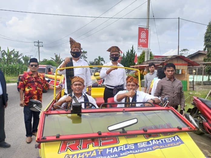 mendaftar_ke_kpud_rhs_zw_naik_mobil_volkswagen