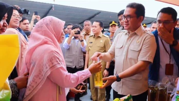 mendag_budi_santoso_resmikan_gerakan_pangan_murah_di_medan_marelan