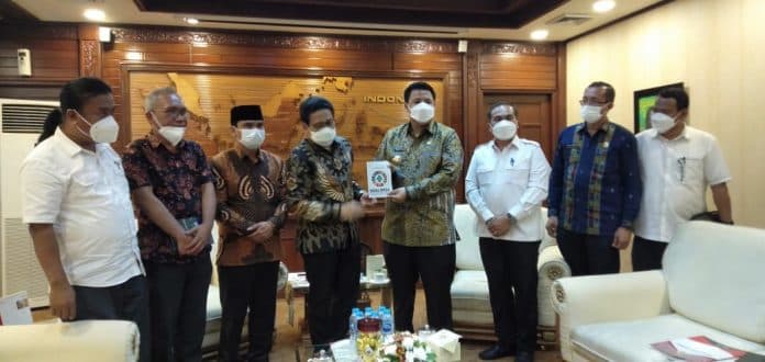 mendes_pdtt_ri_berjanji_akan_mengunjungi_kabupaten_samosir