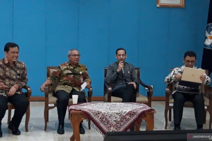 mendikbud_tidak_ada_penghapusan_guru_honorer